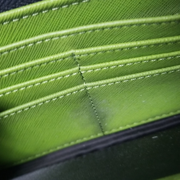 KENNETH COLE  REACTION  GREEN ZIP AROUND WALLET - Picture 7 of 8